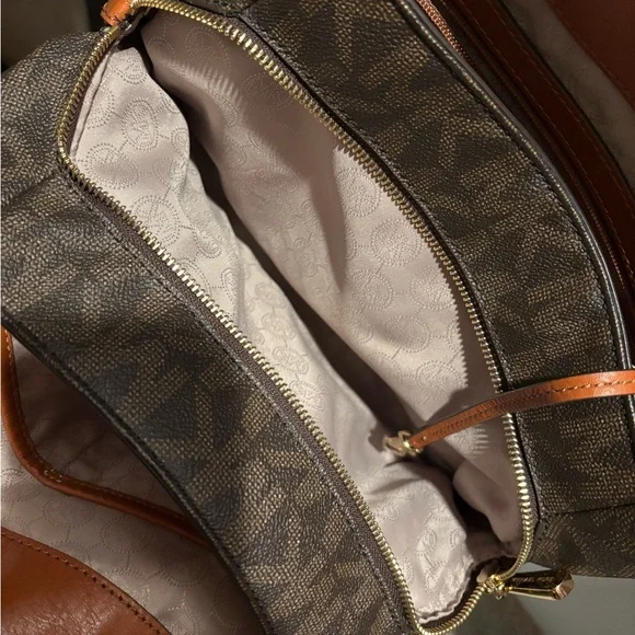 Michael Kors Brown Signature Jet Set Bag - Picture 5 of 7